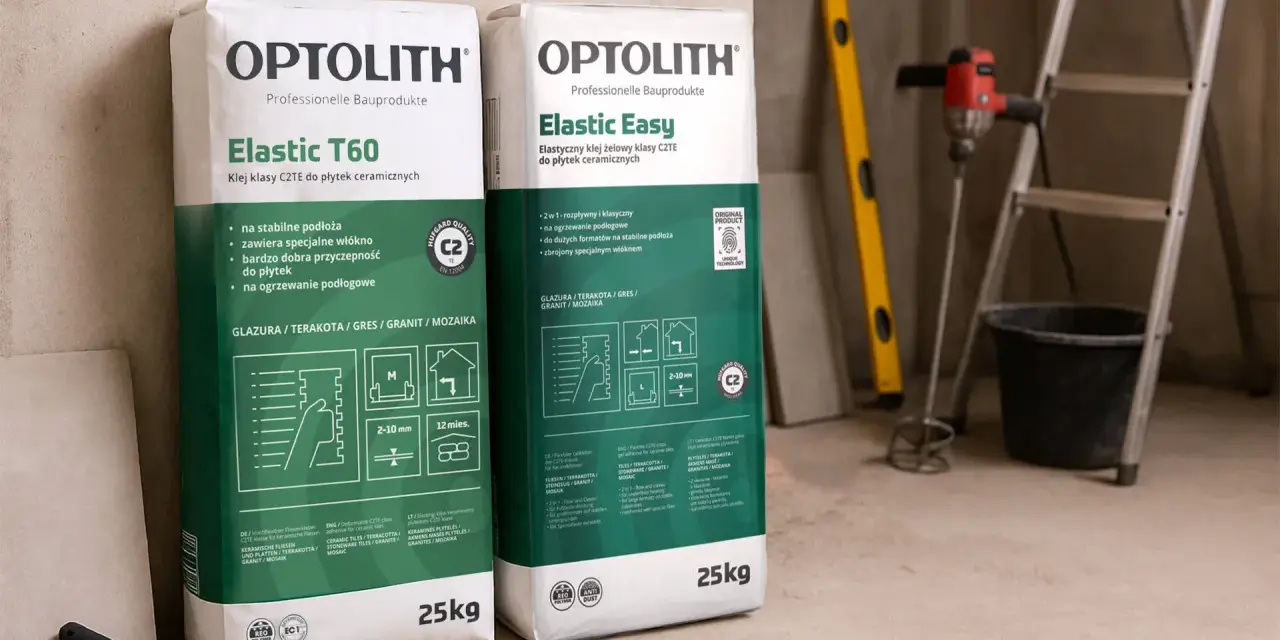 Dwa worki kleju Optolith Elastic T60 i Elastic Easy. Idealny klej do płytek na ogrzewanie podłogowe, zapewniający doskonałą przyczepność.