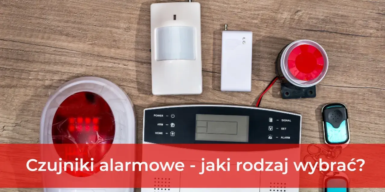 System alarmowy satel. na drewnianym tle: czujnik ruchu, panel sterowania, sygnalizator i piloty.