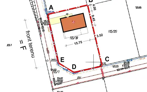 Przykładowe warunki zabudowy: plan działki z zaznaczonym budynkiem, wymiarami i granicami.