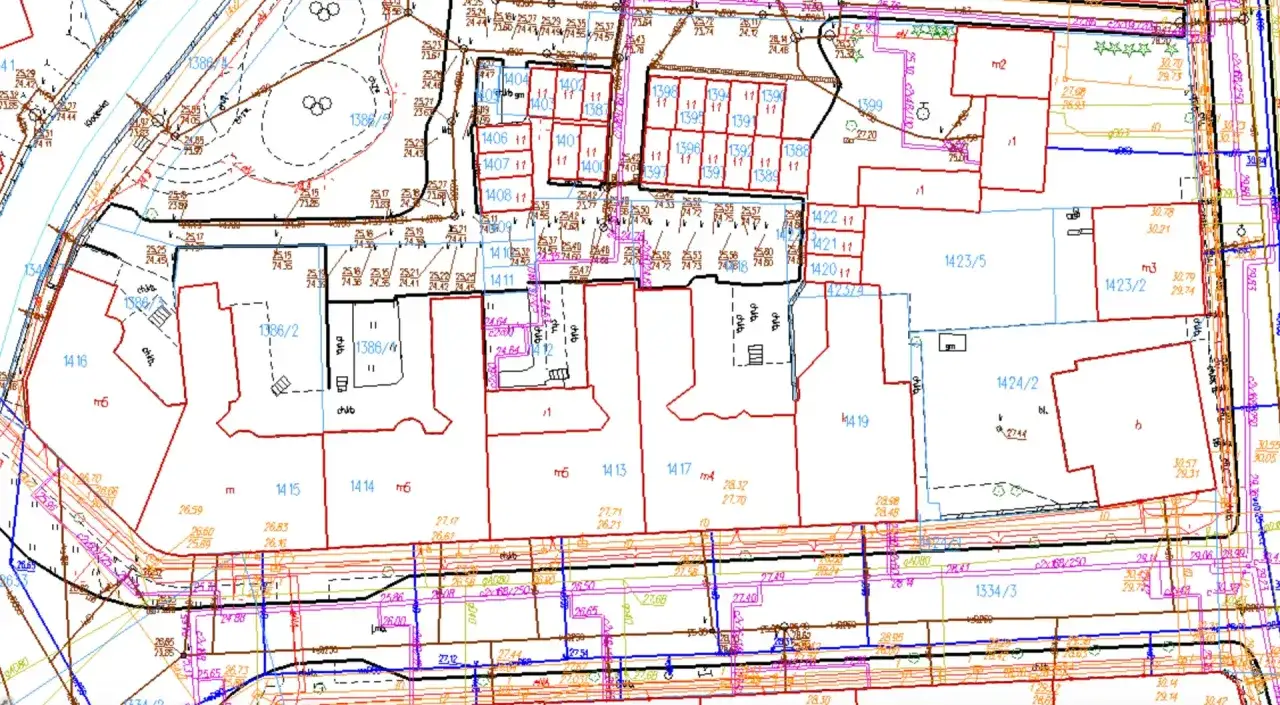 Plan zagospodarowania terenu z zaznaczonymi działkami i budynkami, stanowiący podstawę do wypełnionego wniosku o warunki zabudowy.
